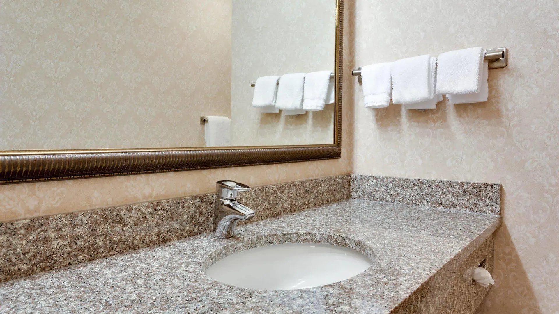 *** Hotel Drury Inn & Suites Charlotte Northlake United States