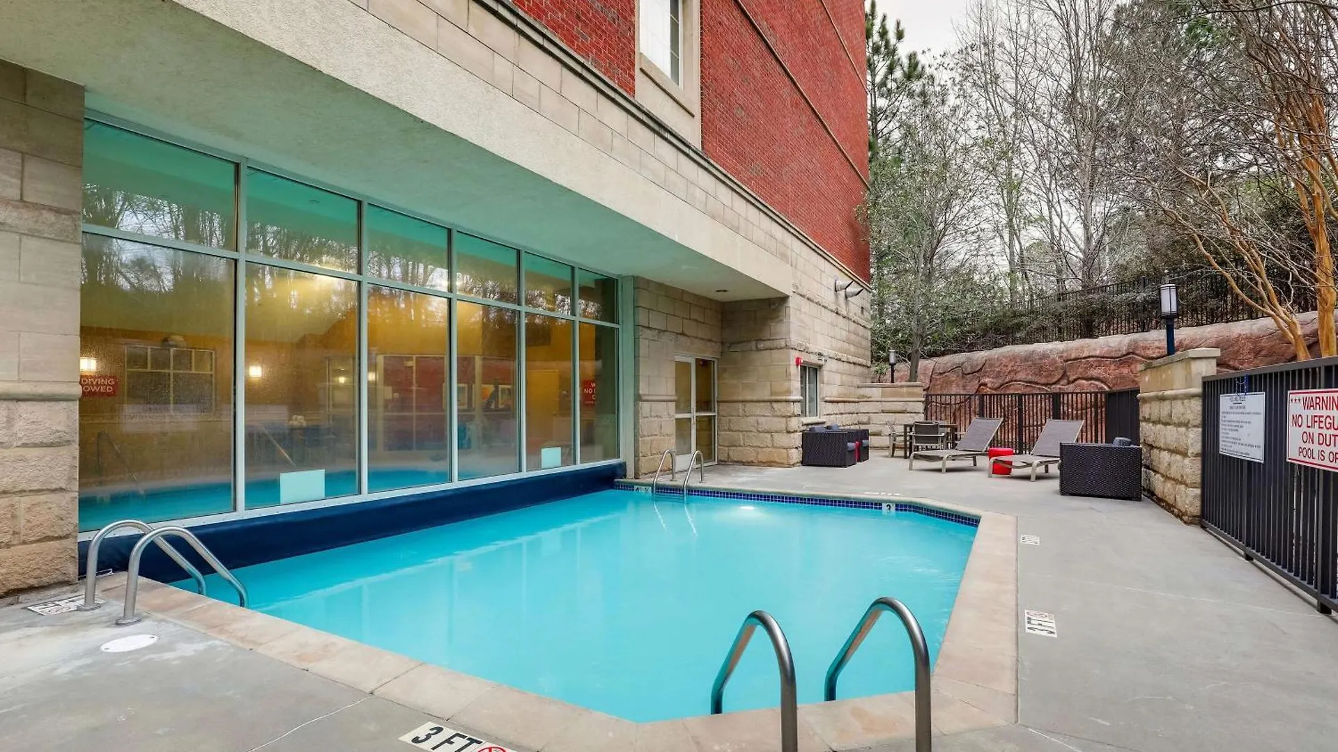 Drury Inn & Suites Charlotte Northlake Hotel
