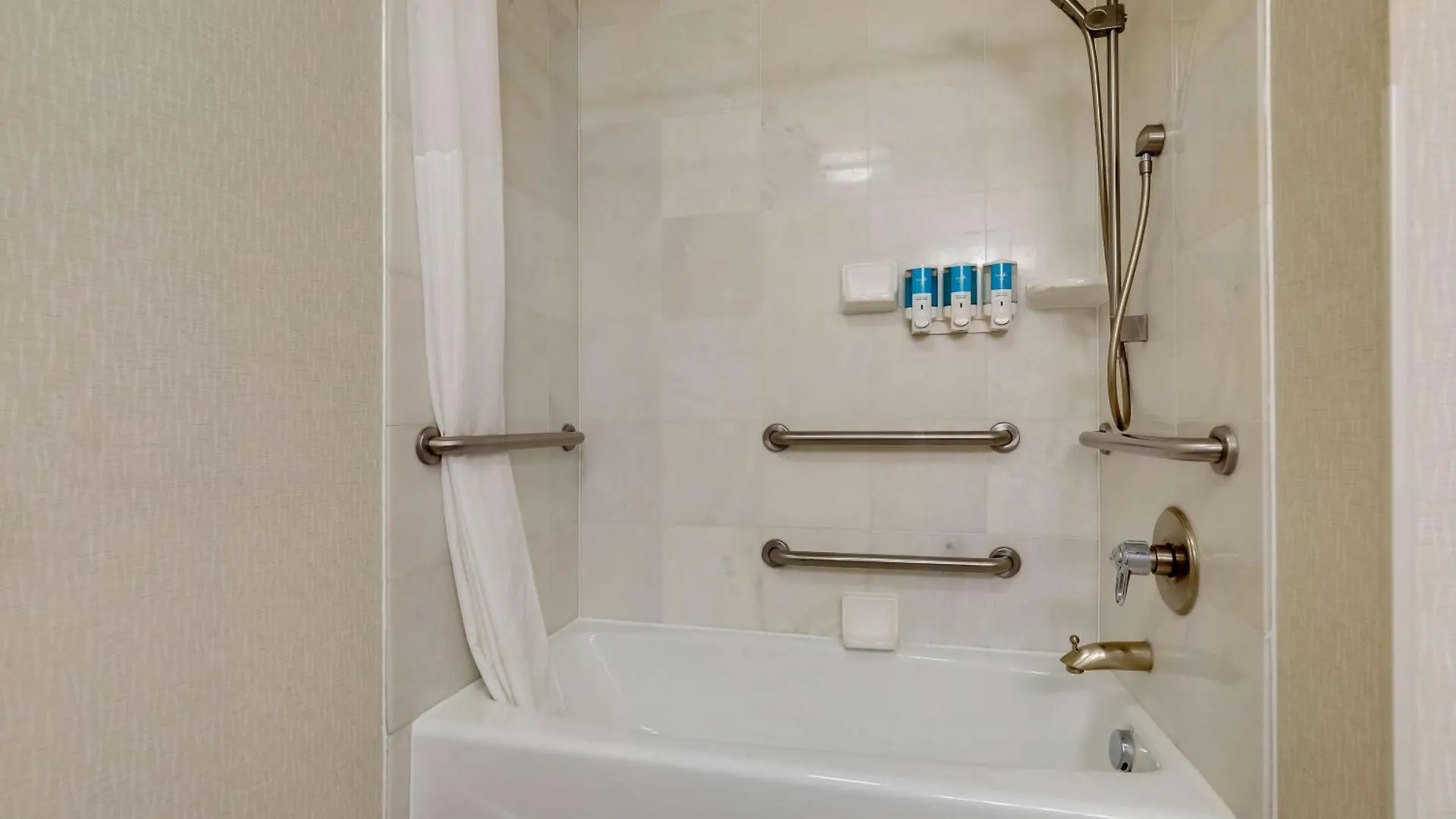 Drury Inn & Suites Charlotte Northlake 3*,