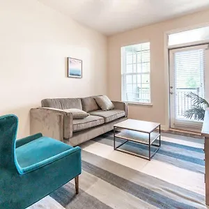 Tranquil 1br With Balcony Gym Apartment
