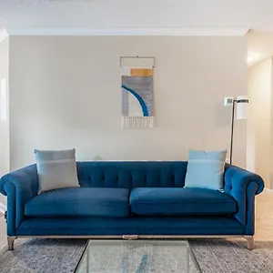 Viagem - - Attractive 2br W/patio+gym Apartment