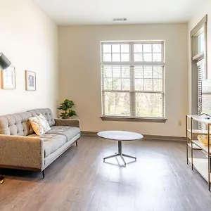 Urban Living 1br In Uptown Area With Pool Apartment