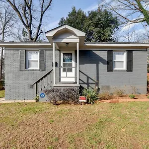 Renovated - 3 Mi To Downtown! Holiday home